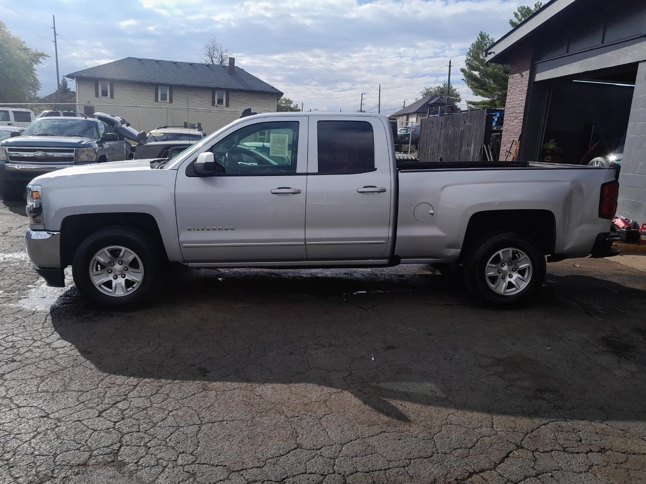 chevrolet silverado 1500 2018 1GCRCREH7JZ166546 image chevrolet silverado 1500 2018 1GCRCREH7JZ166546 image